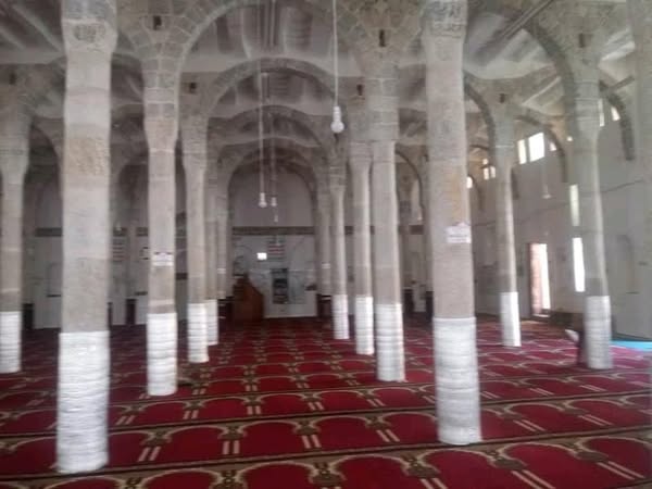 مسجد حبور ظليمة التاريخي بمحافظة عمران.. ضمن ما استهدفه العدو.ان - صورة إضافية 2